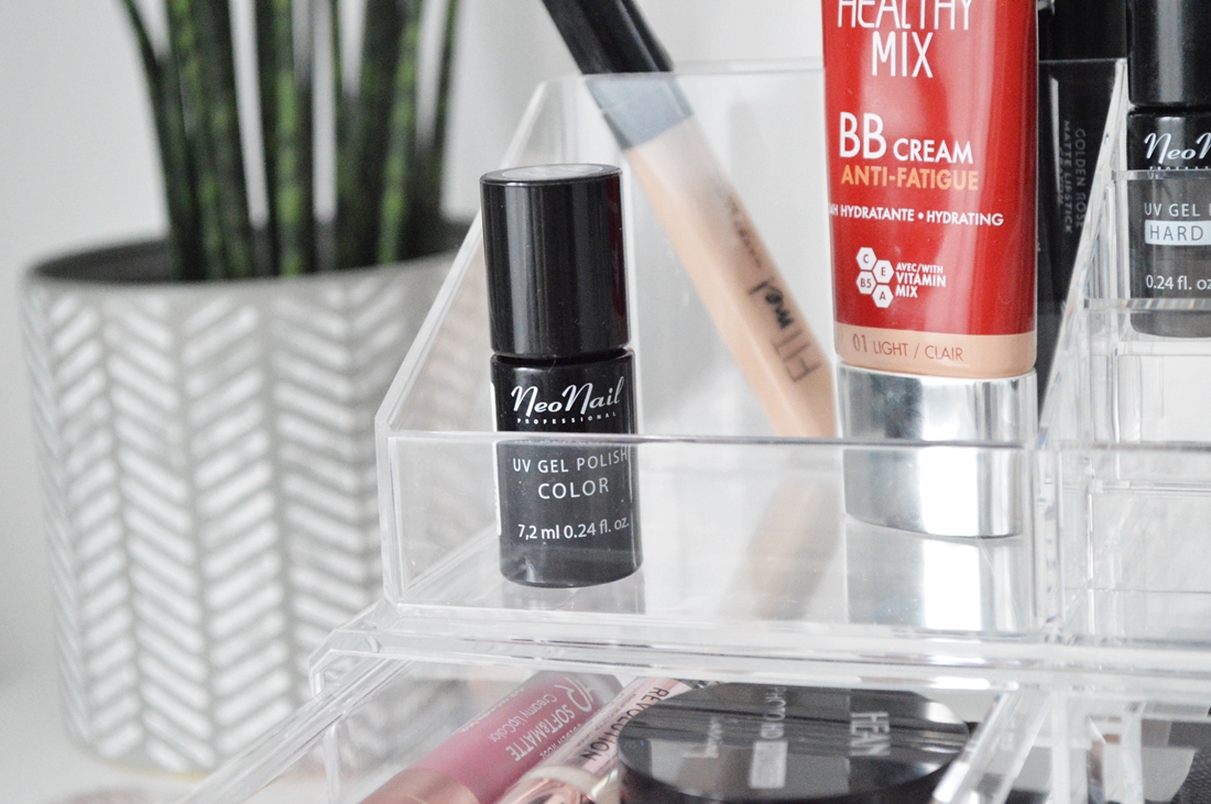 akrylowy organizer na kosmetyki jak zorganizować kosmetyki